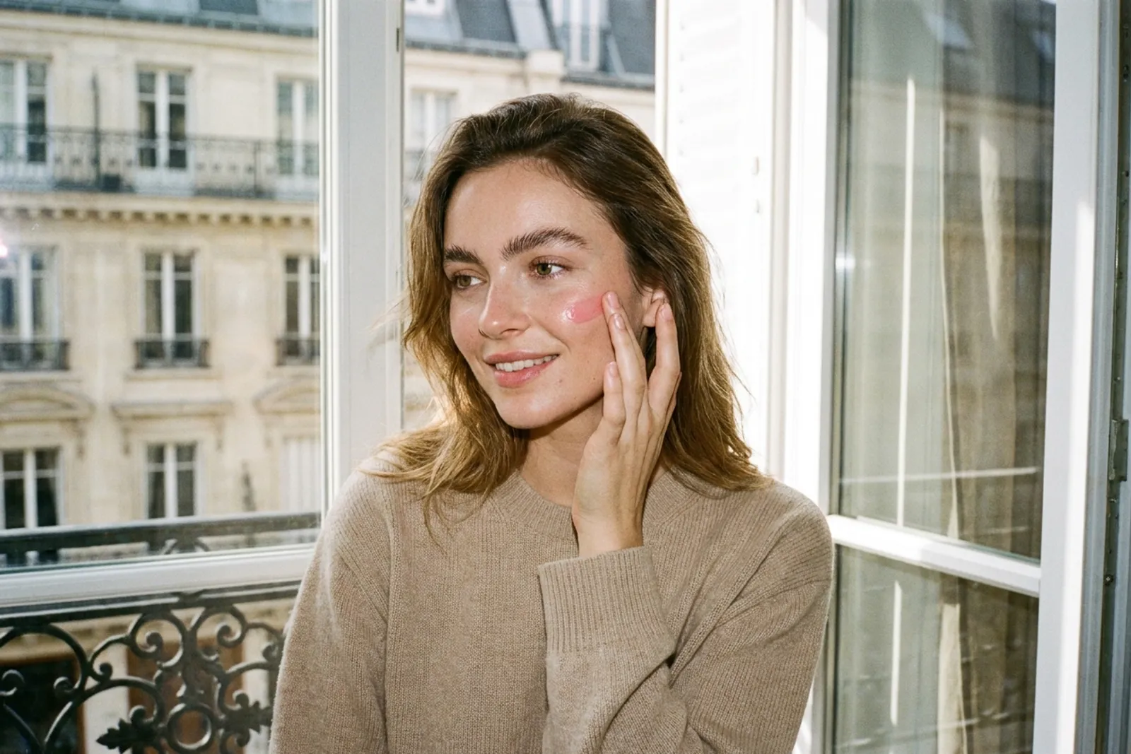 Maquillage en 5 minutes : la routine qui tient la journée